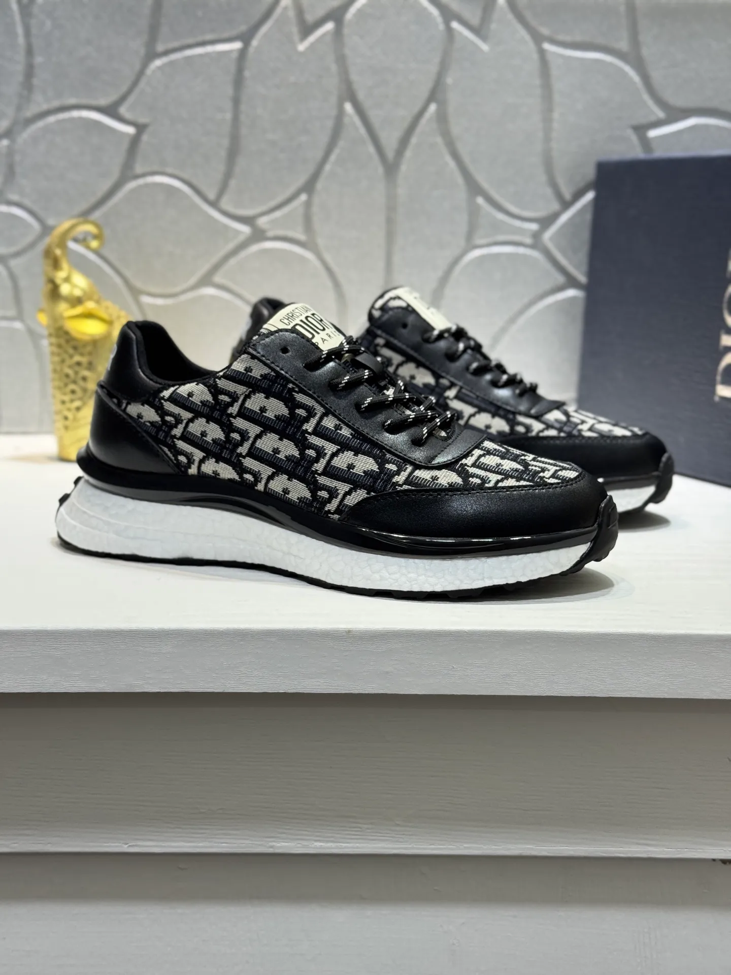 Men's shoes 💰440 [New style] 🐬🐬Original quality (Dior) latest model 🎁casual and fashionable men's shoes 👟hot style💥simple and elegant version, exclusive for trendy men. Unique official website latest brand elements 👑original decoration, imported cowhide stitching with classic fabrics, fashionable and generous accessories, ✅foamed TPU wear-resistant and taller outsole, light and comfortable. Size: 38-44 (45 customized